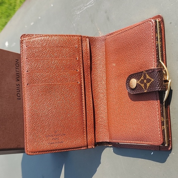 Authentic Louis Vuitton kisslock wallet - Picture 8 of 15